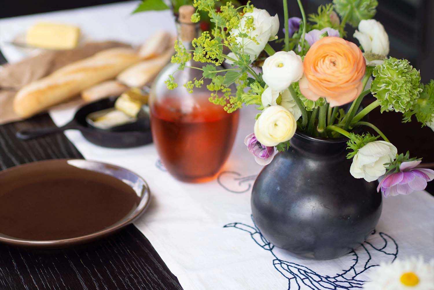 AT THE TABLE WITH TREANA: SETTING THE EUROPEAN TABLE - Obakki