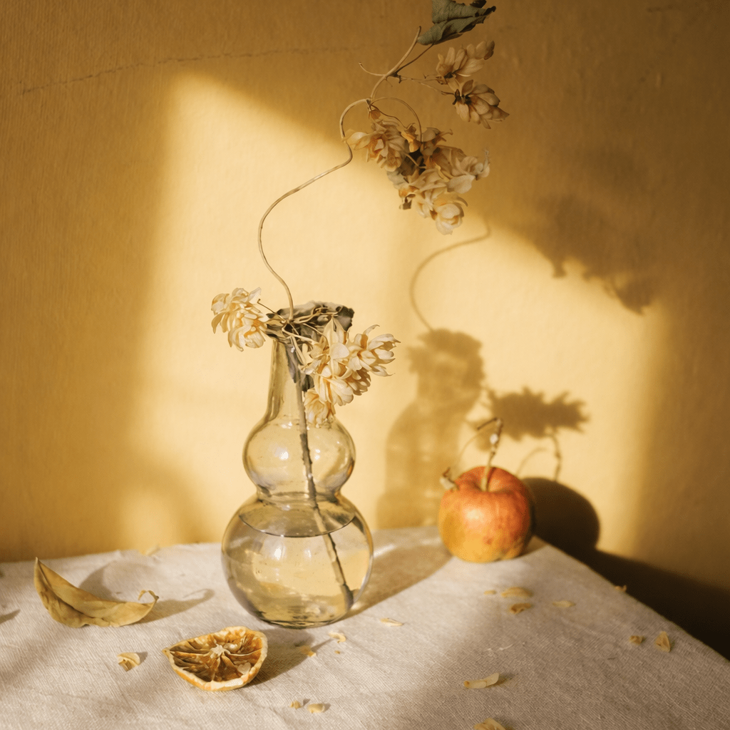<p><em>GLASS </em>VASES</p>