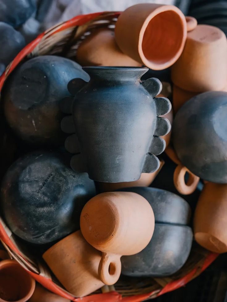 black clay and red clay pottery 