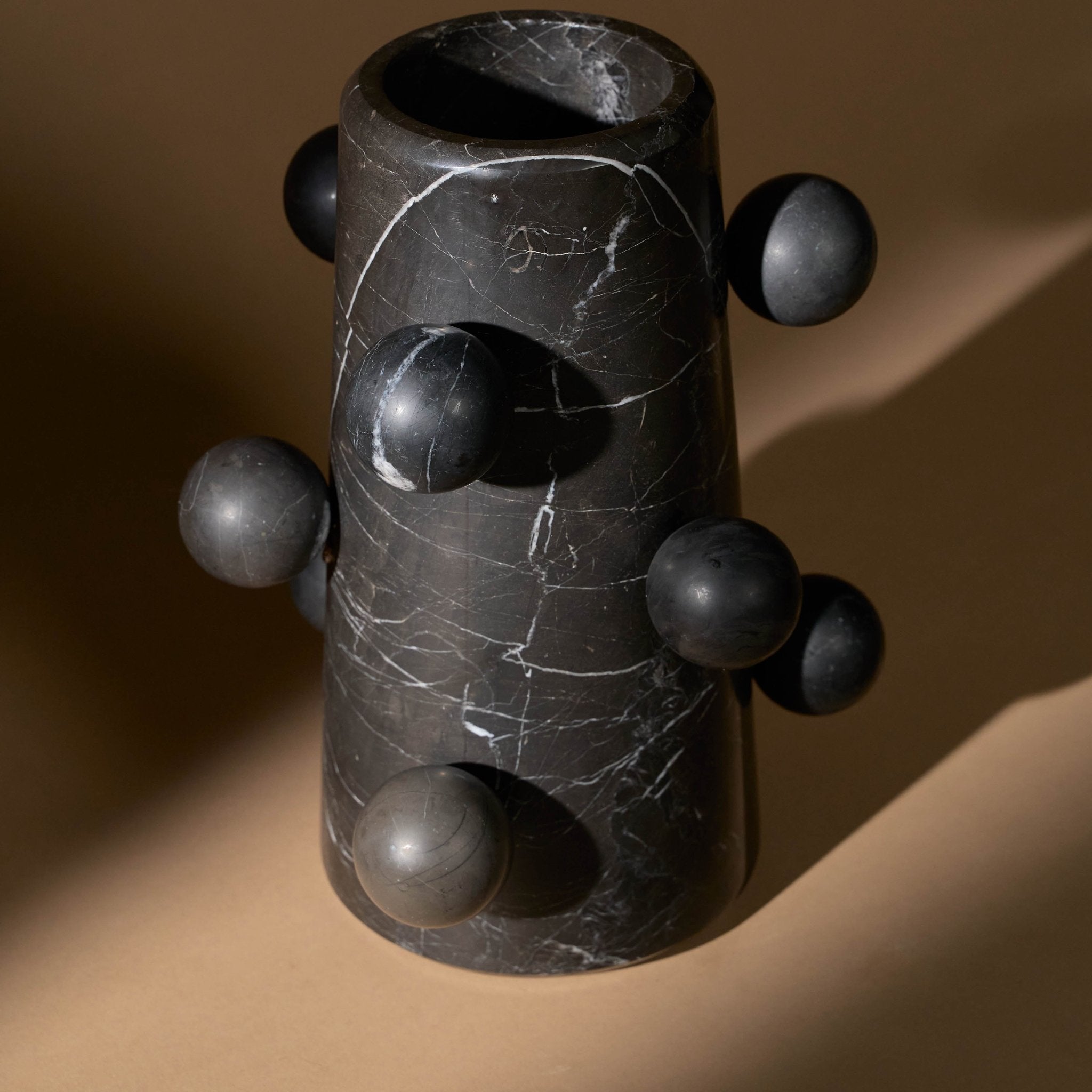 Alma Nueva Vase | Black_Ayres_201-54-0872-156BlackMarbleOS | Obakki
