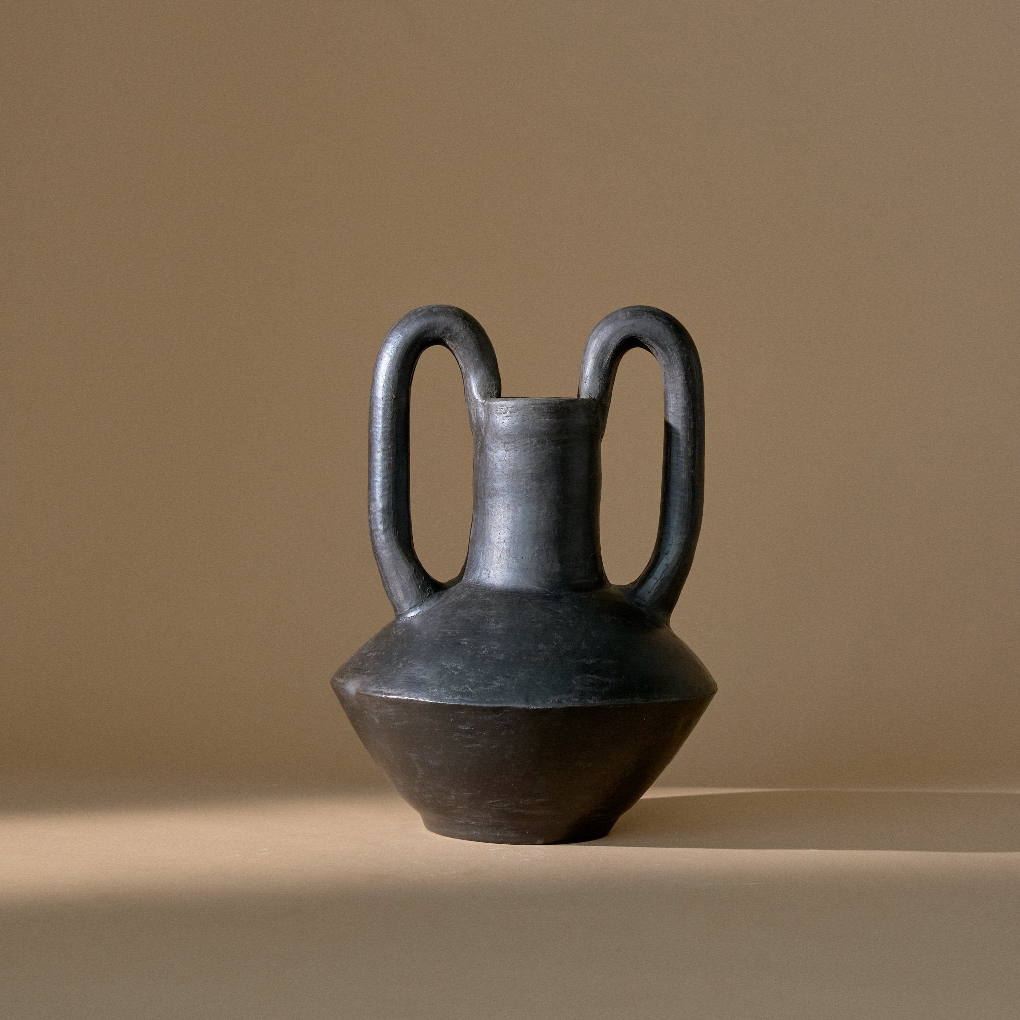 Arms Clay Vase 05 | Small_RRRES_201-74-1811.1-181OnyxOS | Obakki