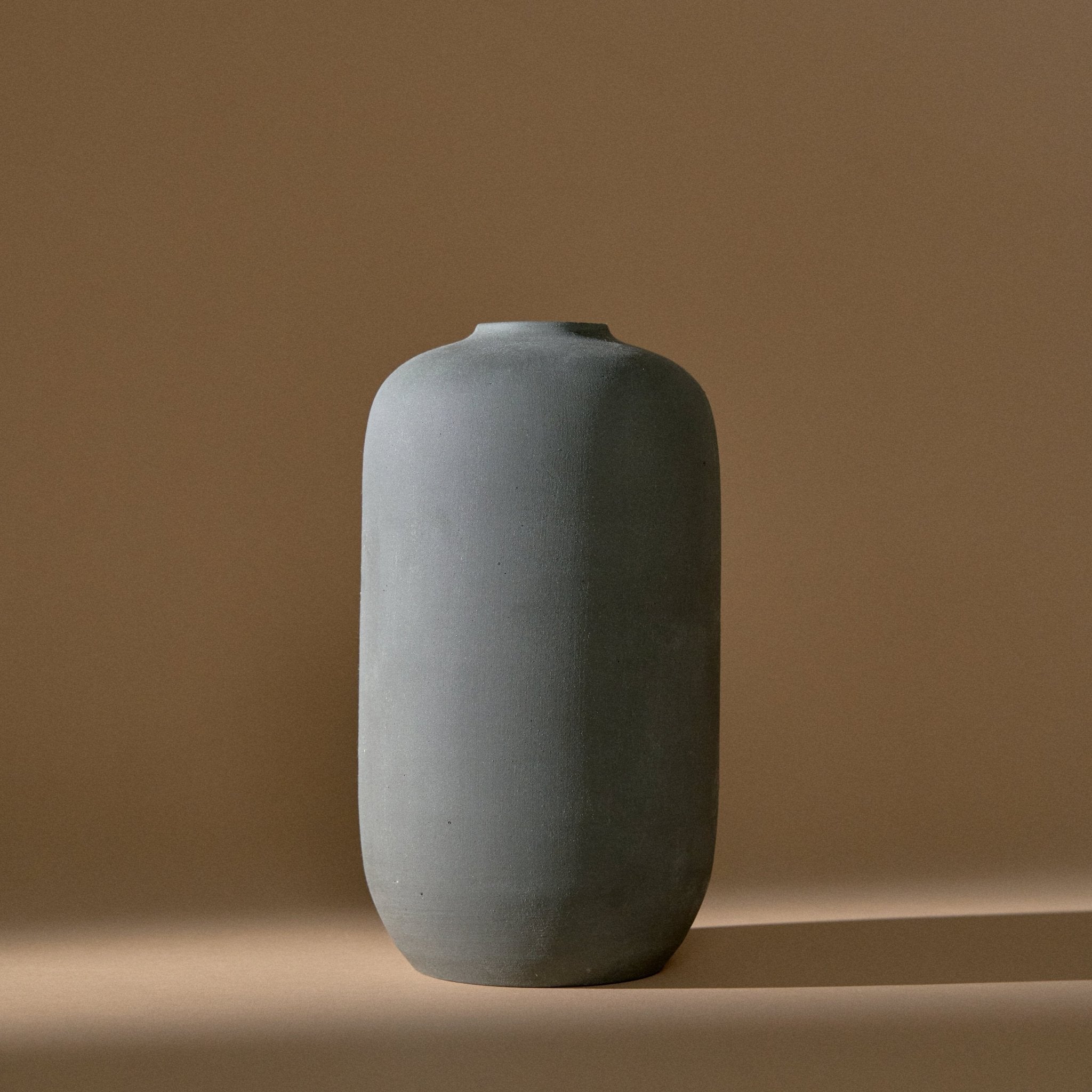 Base Vase | L_EnCrudo_201-74-0060-699-Granite | Obakki
