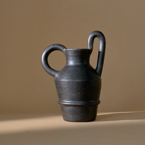 Contradictory Clay Vase 01 | Medium_RRRES_201-74-1812.1-181OnyxOS | Obakki