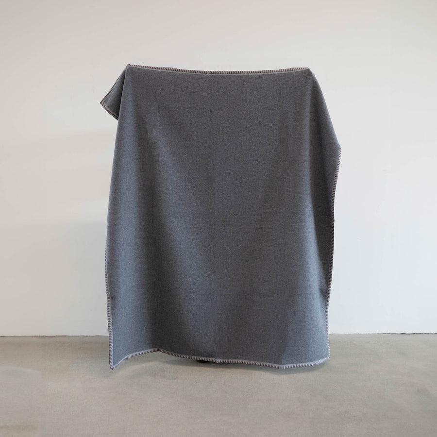 Doppio Double Sided Blanket | Warm Gray_R+D.Lab_201-64-0987-160-WG | Obakki