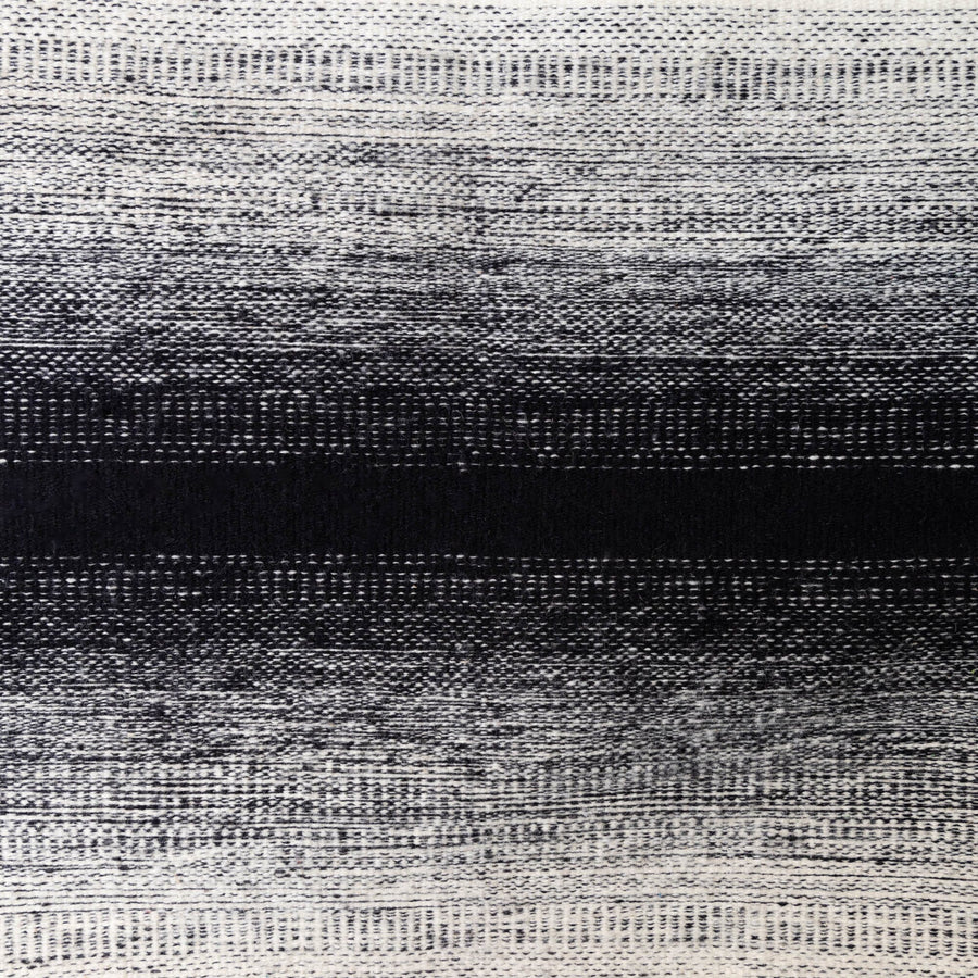 Handwoven Oaxacan Distressed Quantum Rug_Jose Mendoza_201-64-1243-715DEGRADO NEGRO BLANCO2' x 3' | Obakki