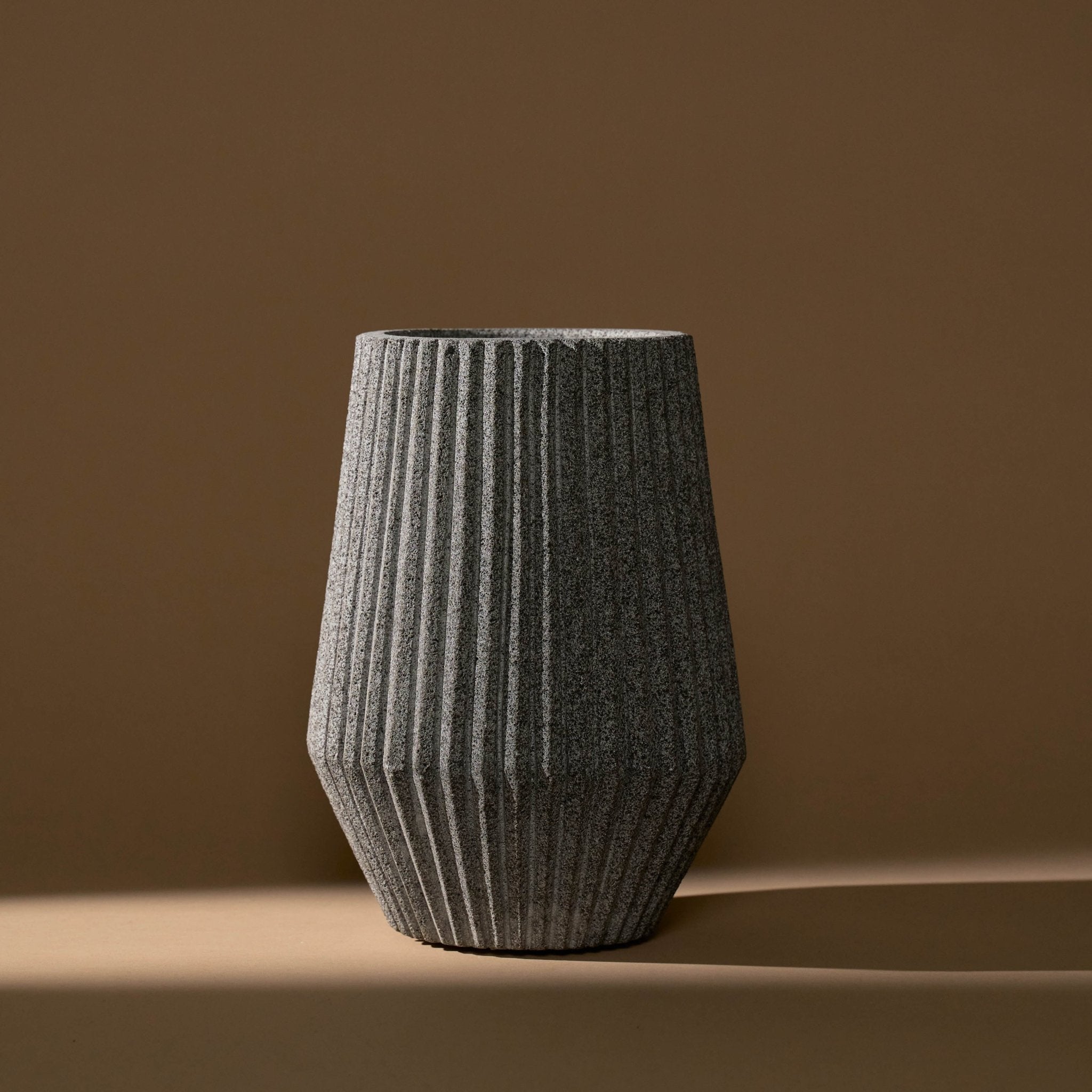 Mayapán Vase | L - Vases by Ayres | Obakki