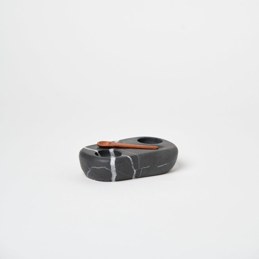 Marble Sauce + Spice Board_Nook Mesa_201-71-1946-189Black MarbleOS | Obakki