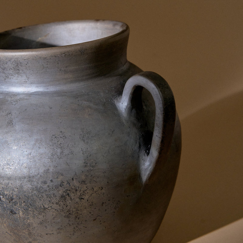 Oaxacan Clay Amphora | Onyx Vases 