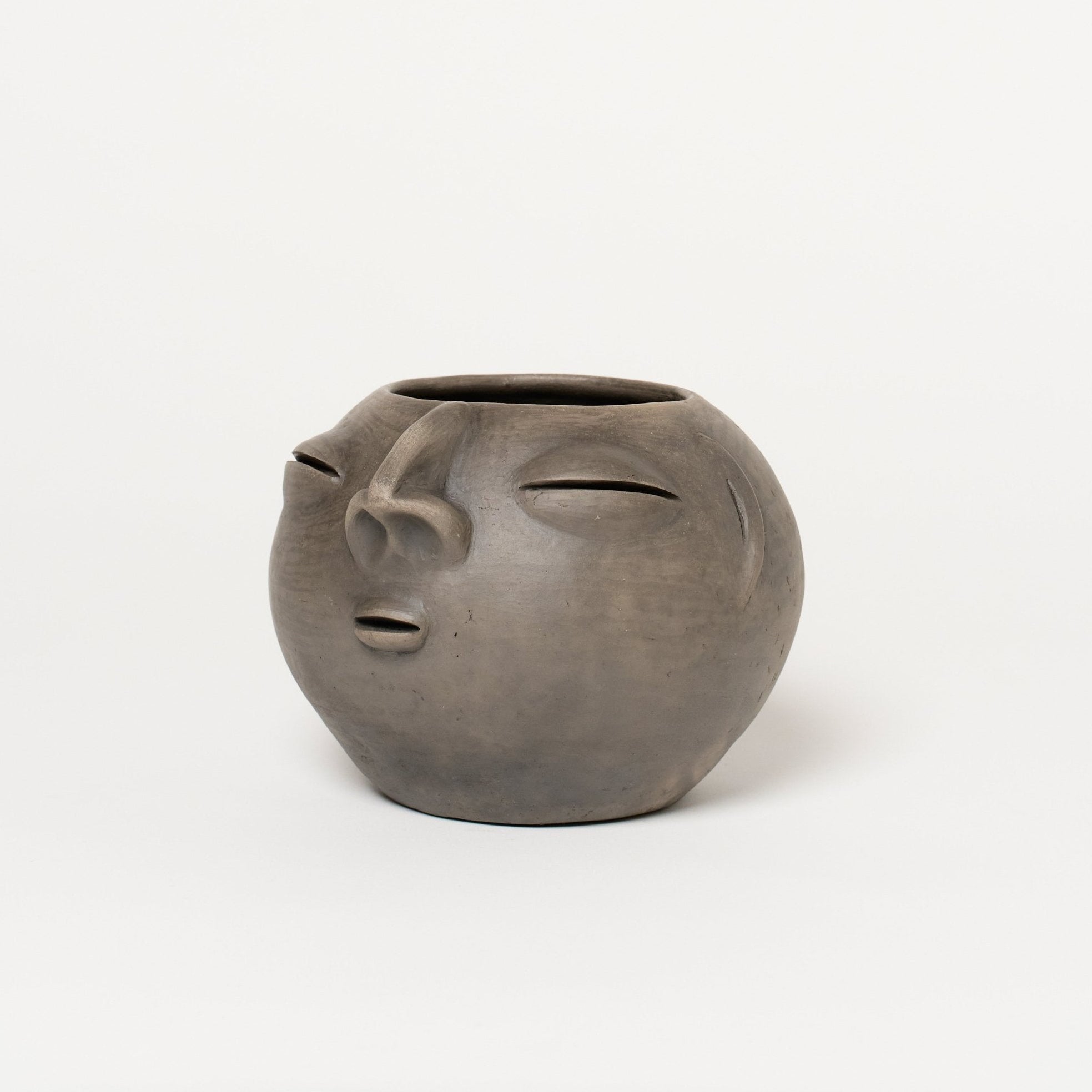 Oaxacan Clay Planter | Rosto I_Ana Beatriz_201-50-2047-170OnyxM | Obakki