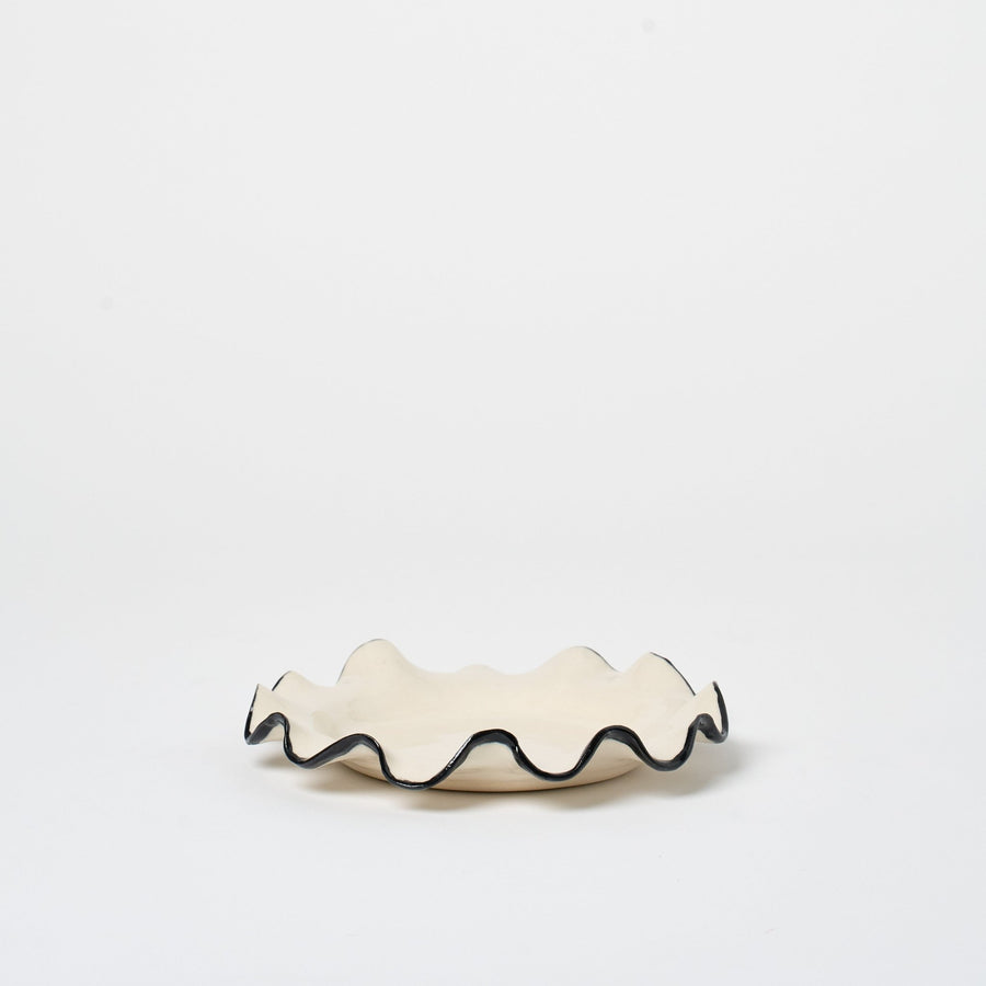 Ruffle Bread Plate_Nathalee Paolinelli_201-72-2062-137BLKRINGOS | Obakki