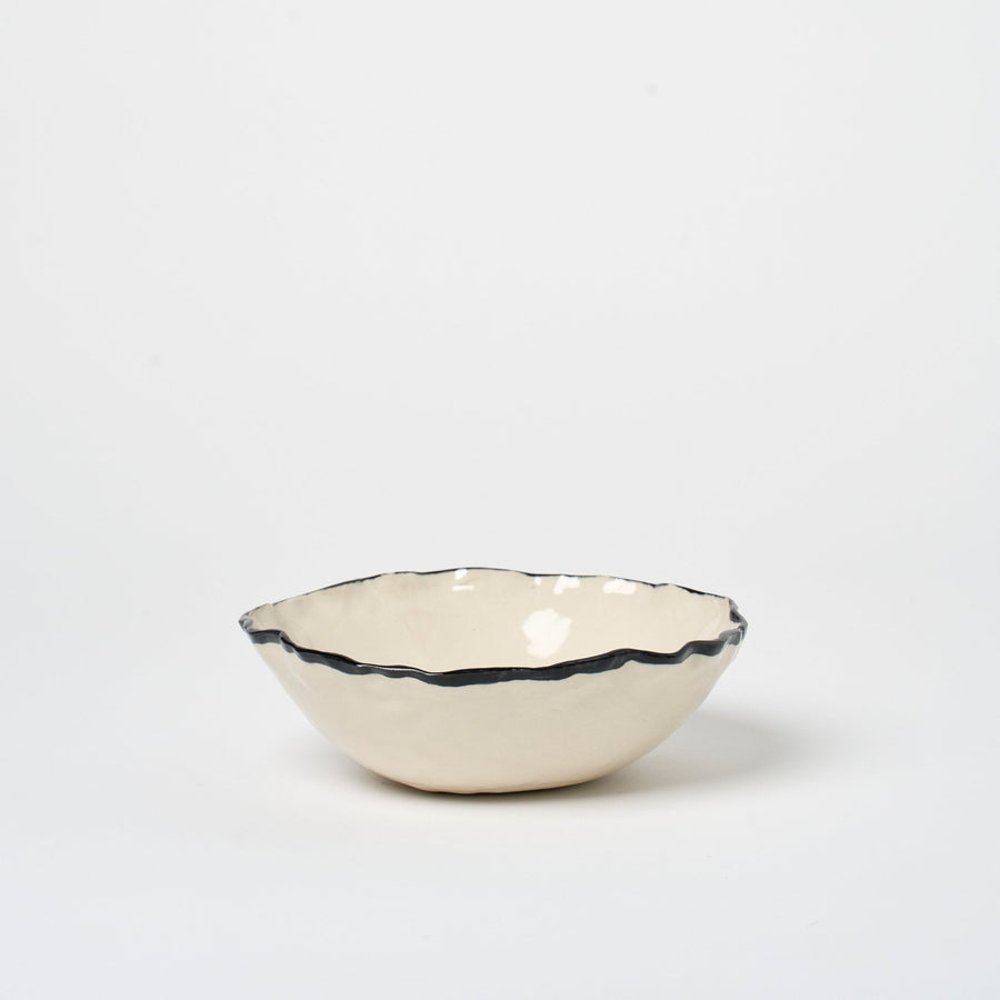 Ruffle Cereal Bowl_Nathalee Paolinelli_201-72-2066-137BLKRINGOS | Obakki