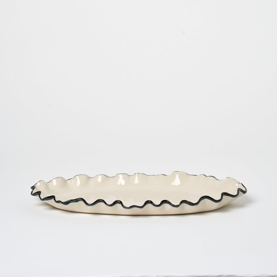 Ruffle Oval Platter_Nathalee Paolinelli_201-72-2064-137BLKRINGOS | Obakki