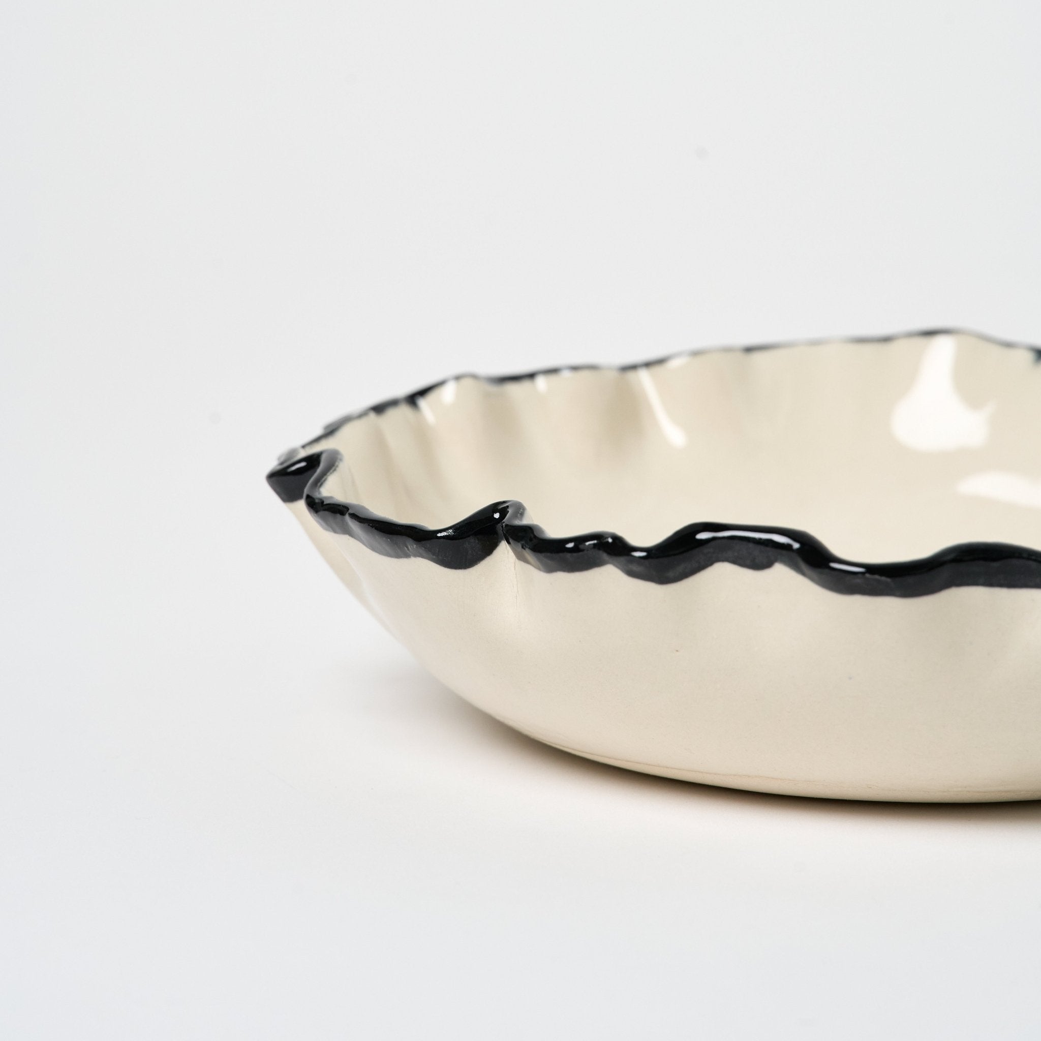 Ruffle Pasta Bowl_Nathalee Paolinelli_201-72-2067-137BLKRINGOS | Obakki