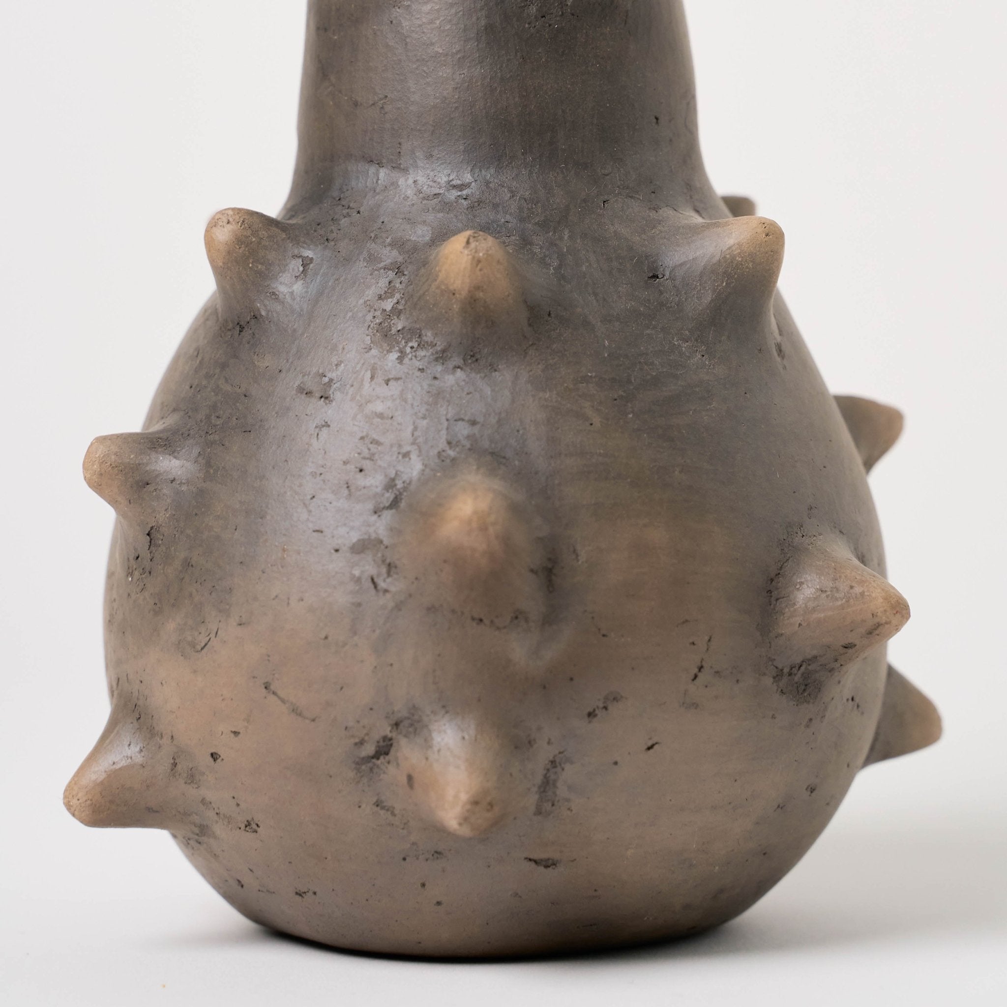 Thorn Vase_Francisco_201-50-1050-173-Scorched-Earth | Obakki