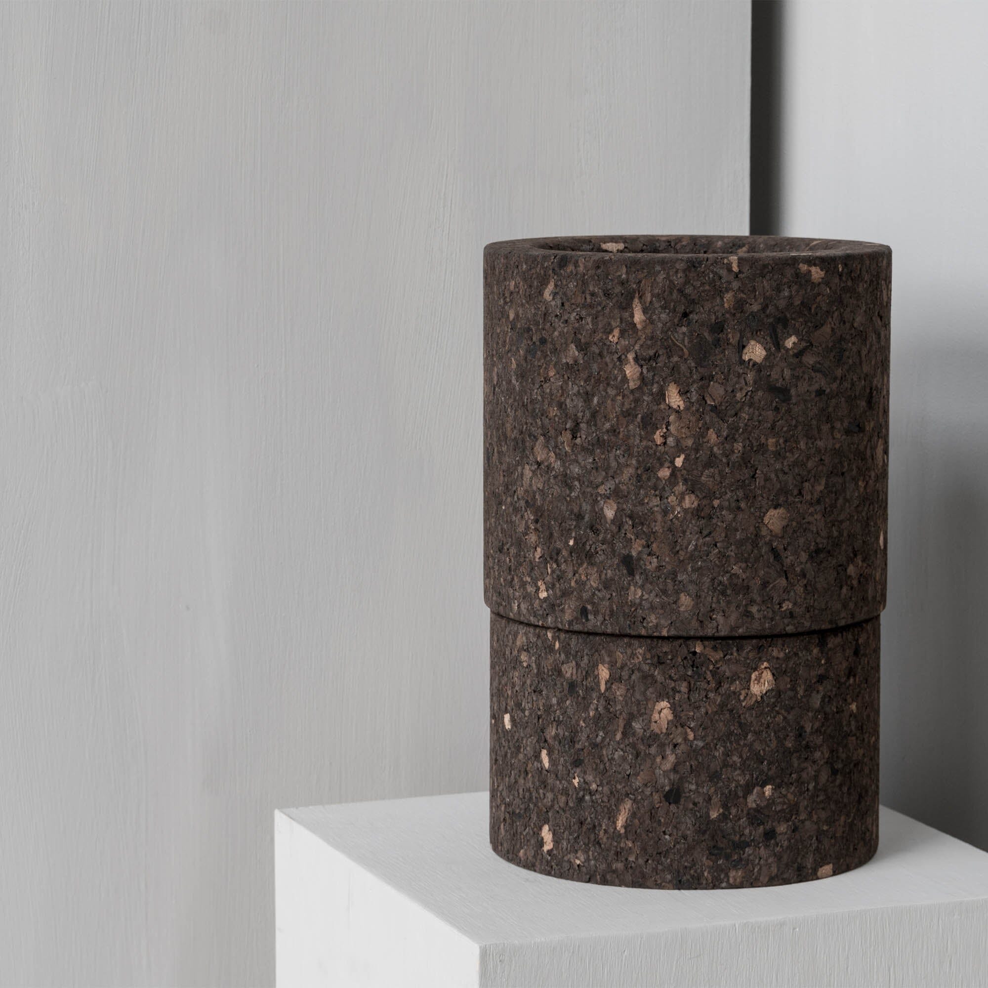 Cork Cylinder | L Vases Studio Corkinho Obakki
