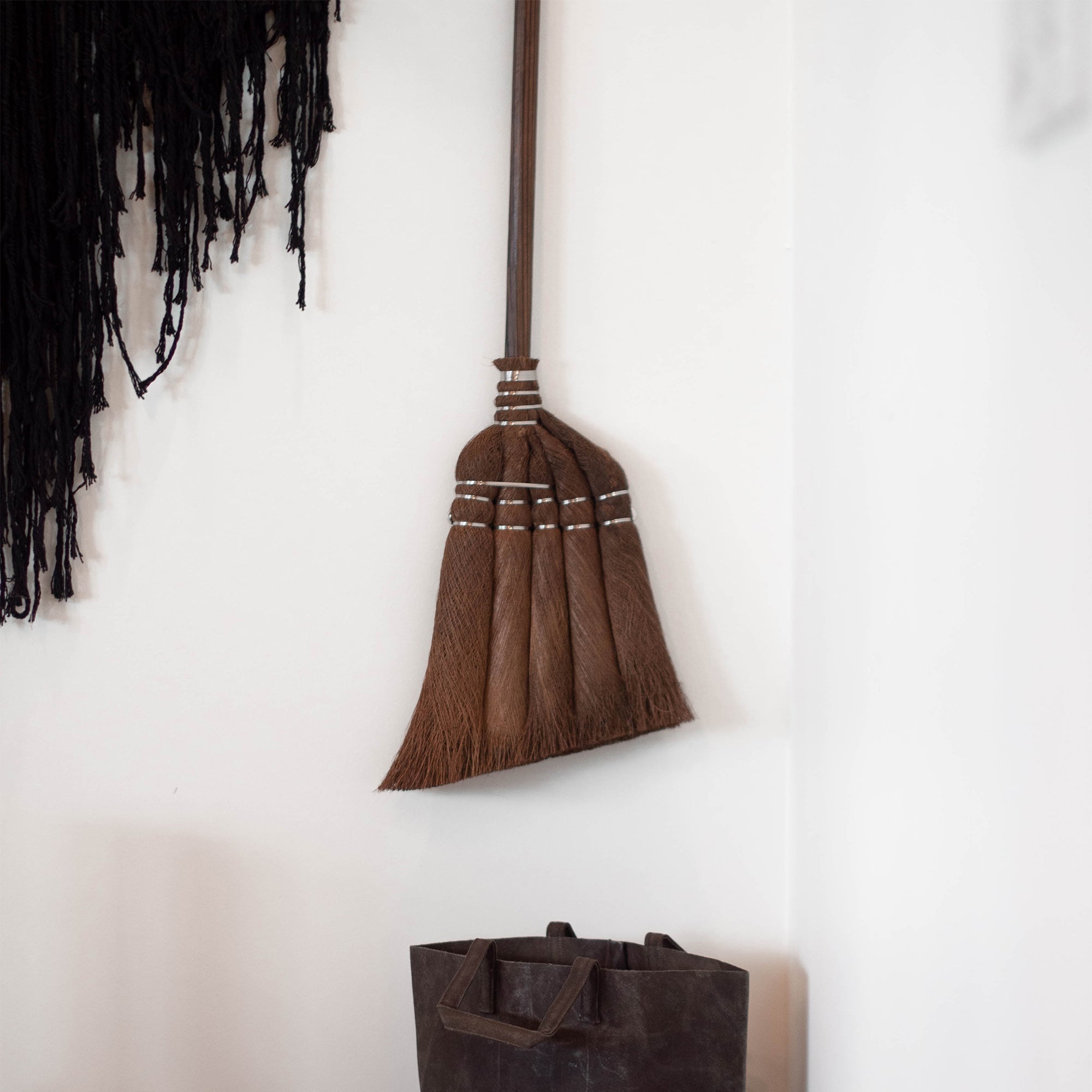 Cypress Broom | Short_Takada_201-55-0637-140-BRN-OS | Obakki