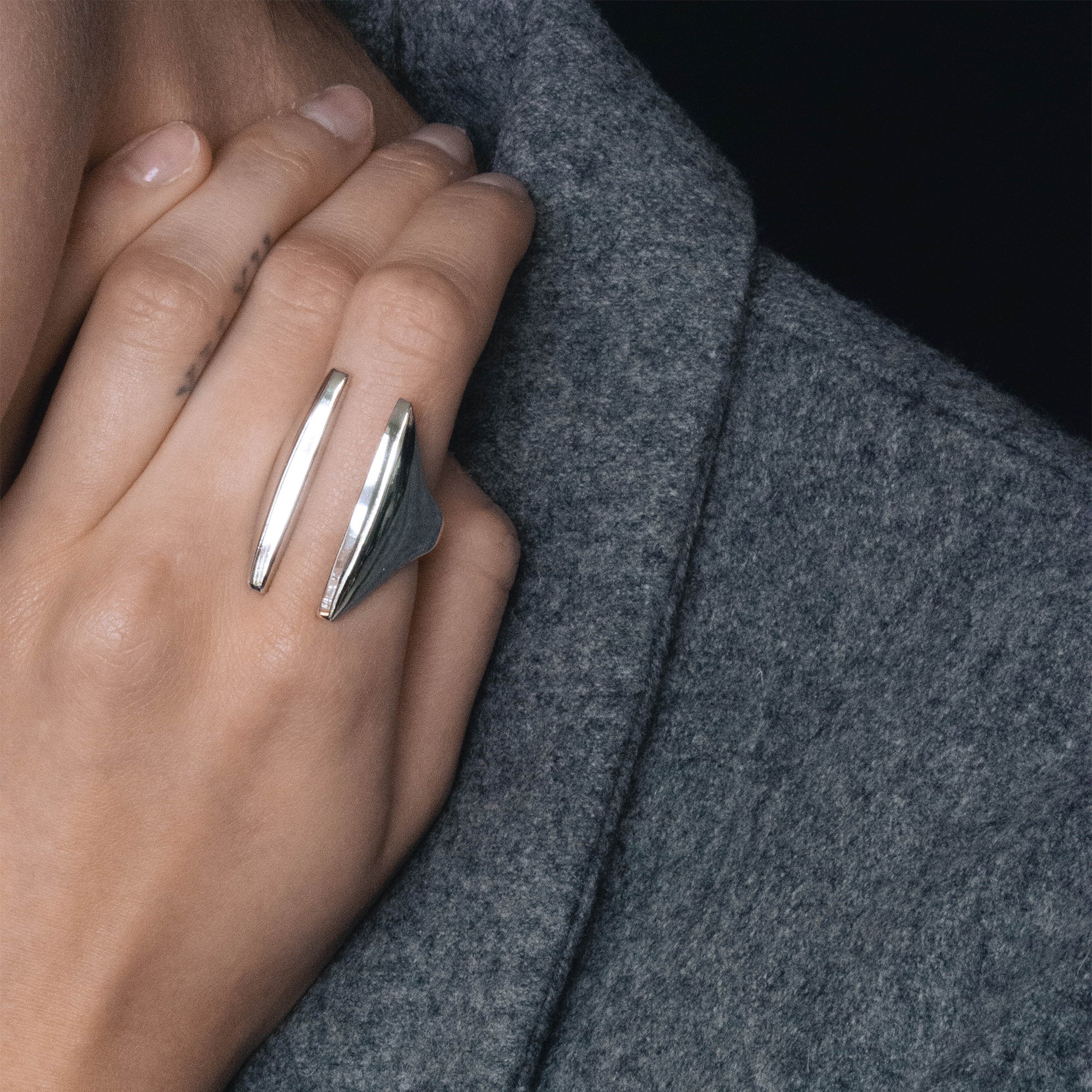Divided Crest Ring - Ring by Sylvester | Obakki