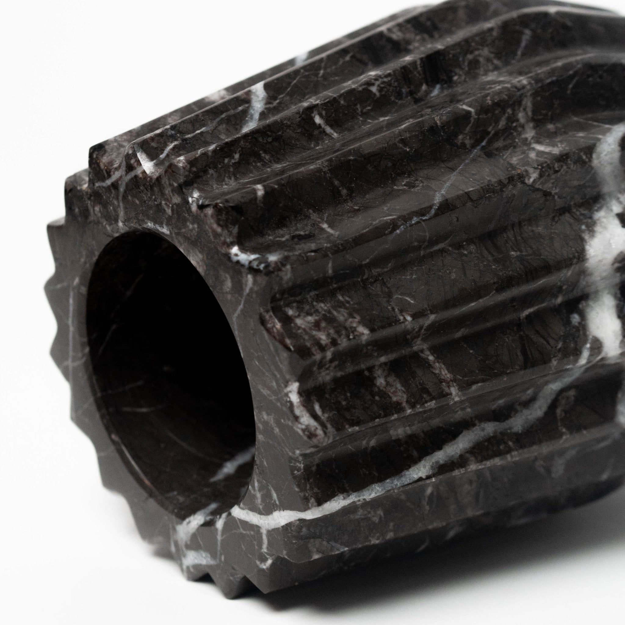 Duna Vase | Black - Vases by Ayres | Obakki