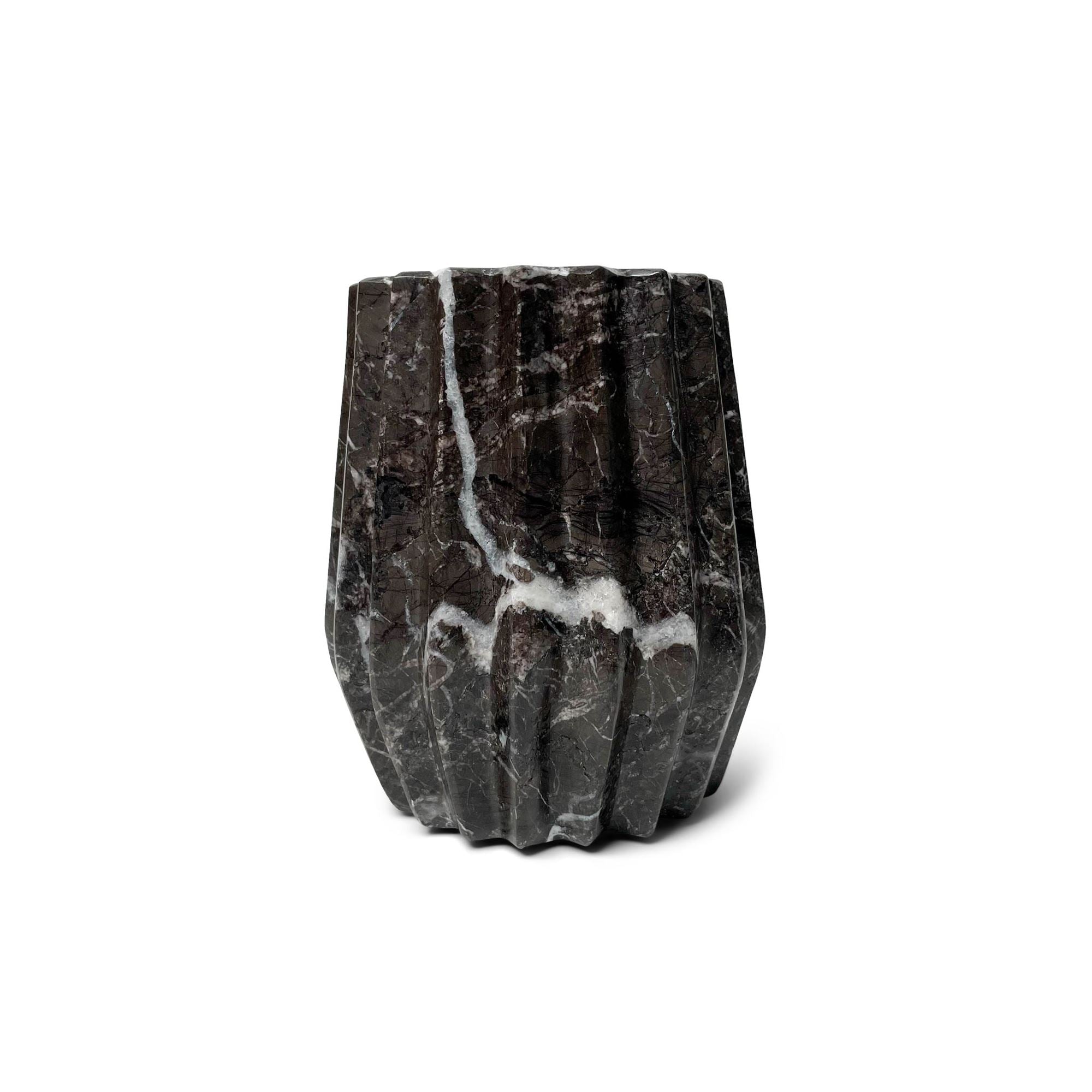 Duna Vase | Black - Vases by Ayres | Obakki