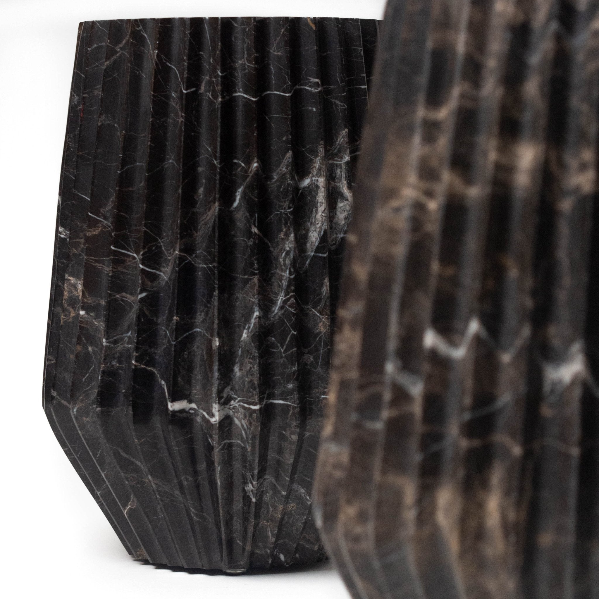 Duna Vase | Black - Vases by Ayres | Obakki