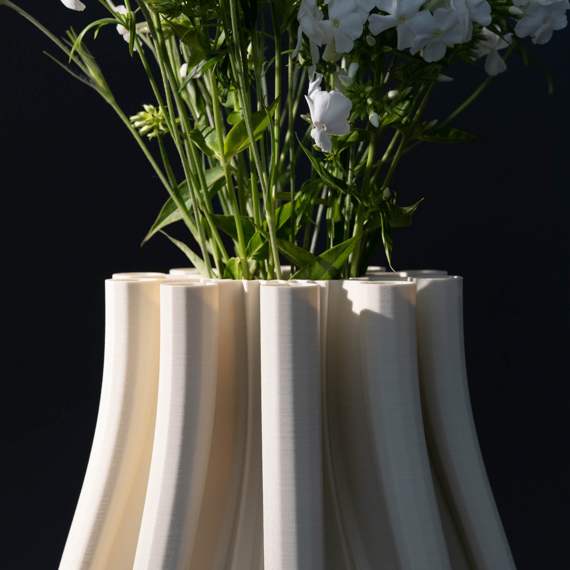 Absalon Vase Vases + Planters 