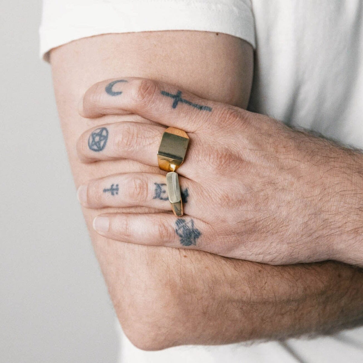 Gold square signet ring store