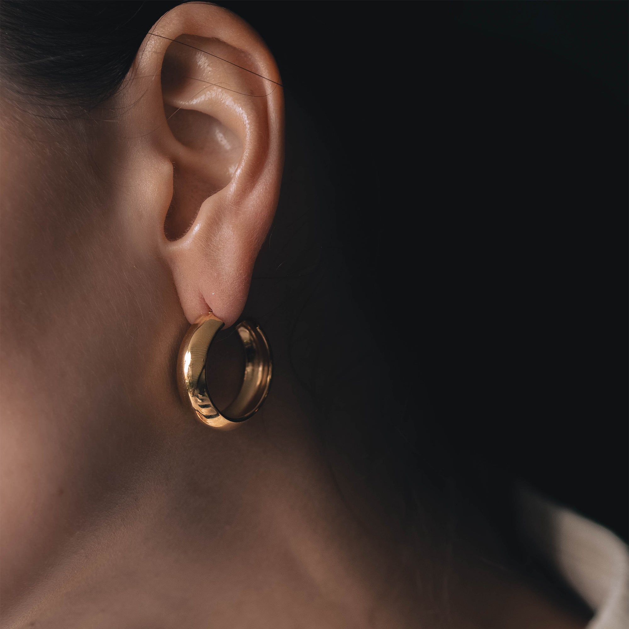 Rounded Hoop Earrings - Earring by Sylvester | Obakki