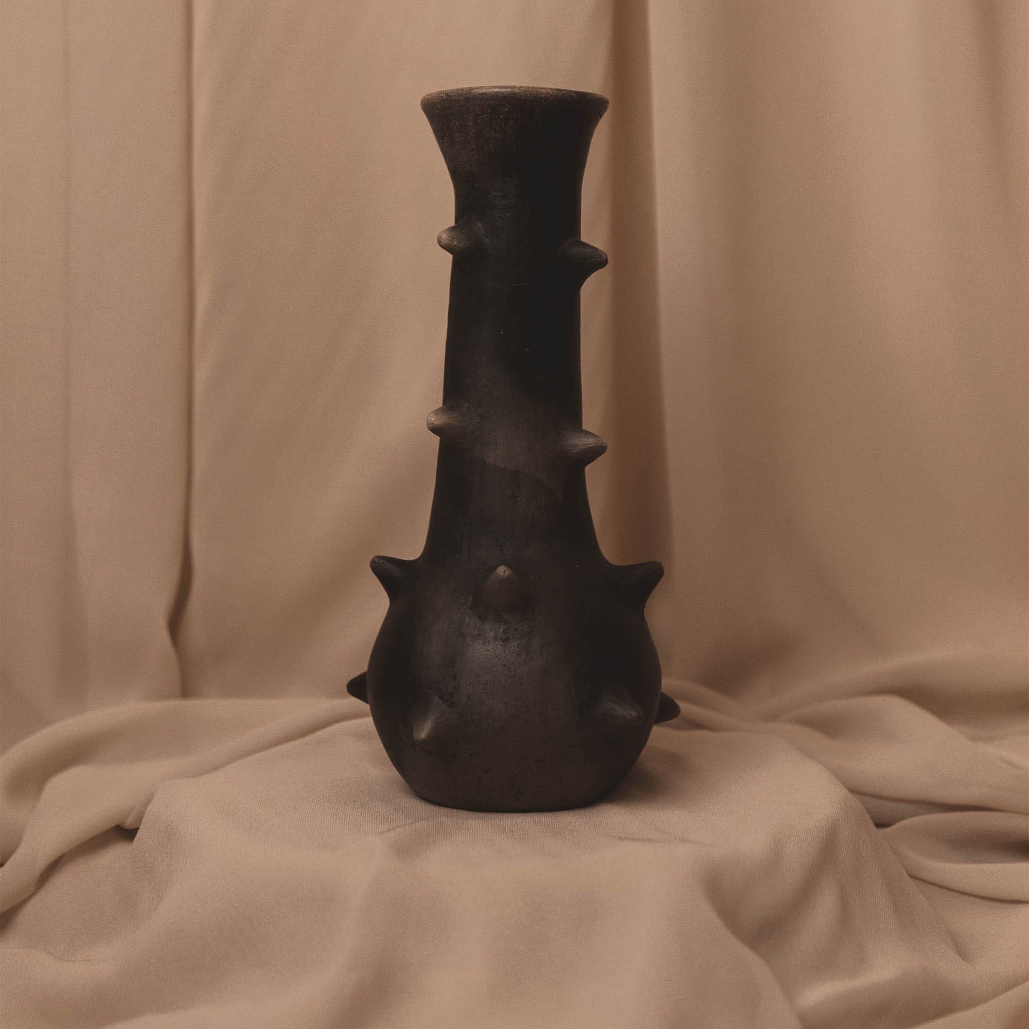 Thorn Vase_Francisco_201-50-1050-173-Scorched-Earth | Obakki